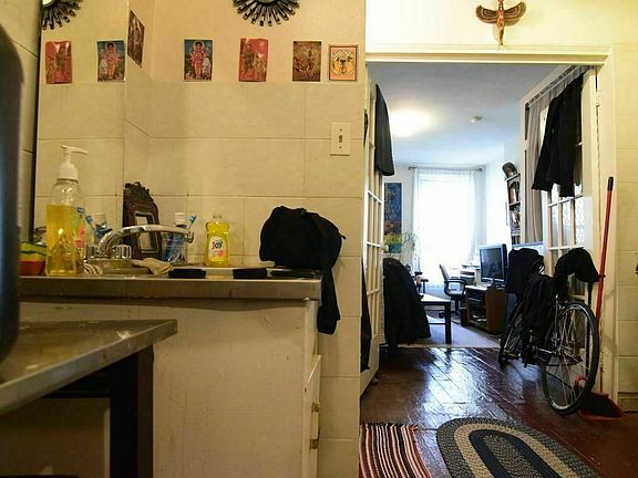 4th image of 176 Suffolk St APT 2B