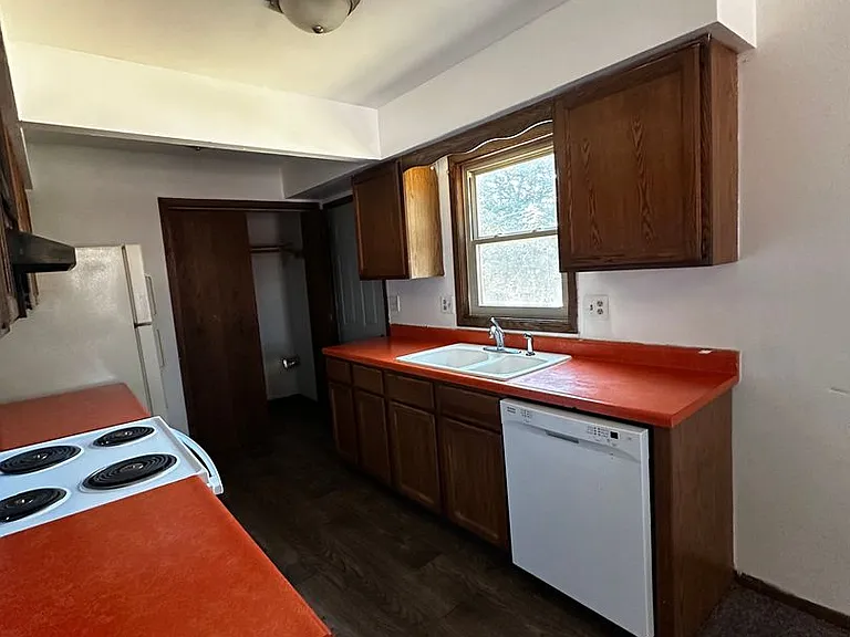 5165 Cheney Dr — Photo 5