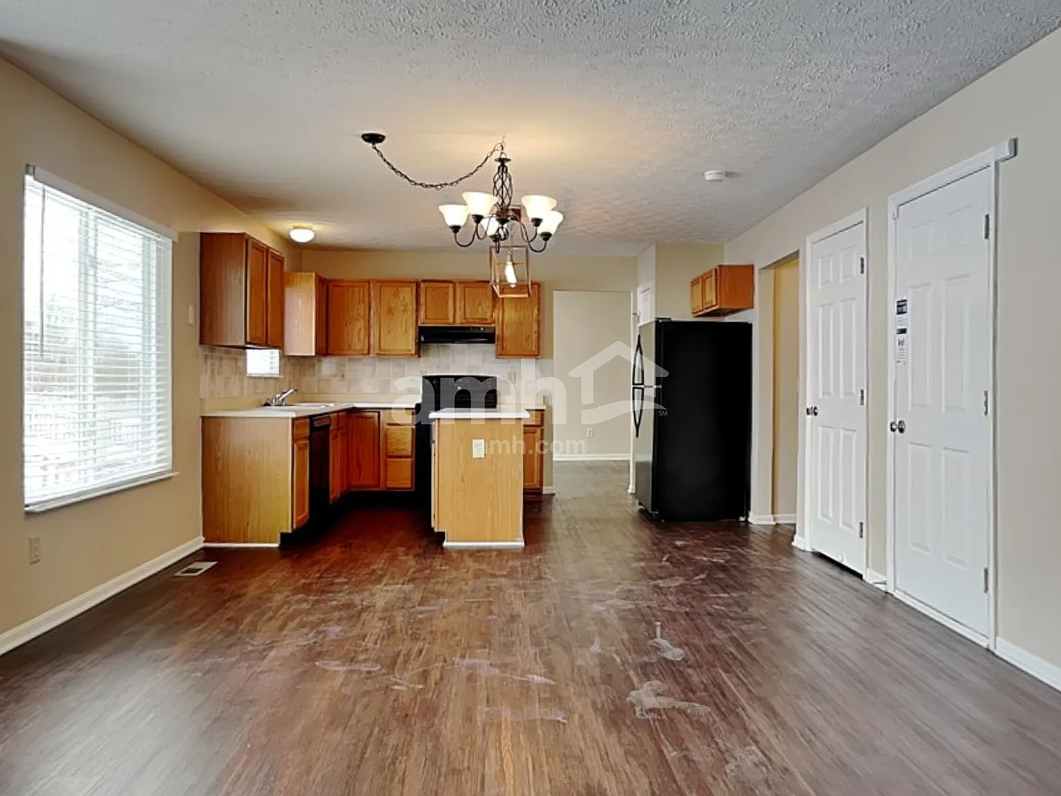 4 bed, 2.5 bath, 2063 sqft, $2,645 — Photo 4