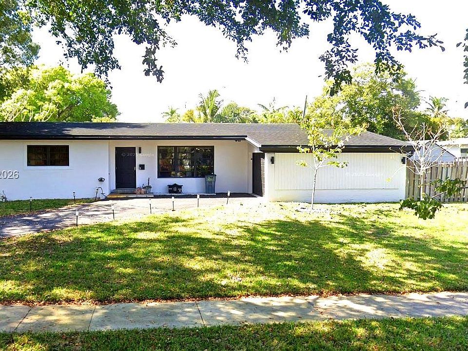 1st image of 11 Redwood Cir