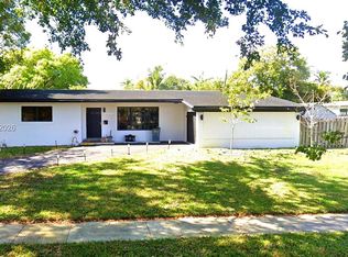 11 Redwood Cir, Plantation, FL 33317