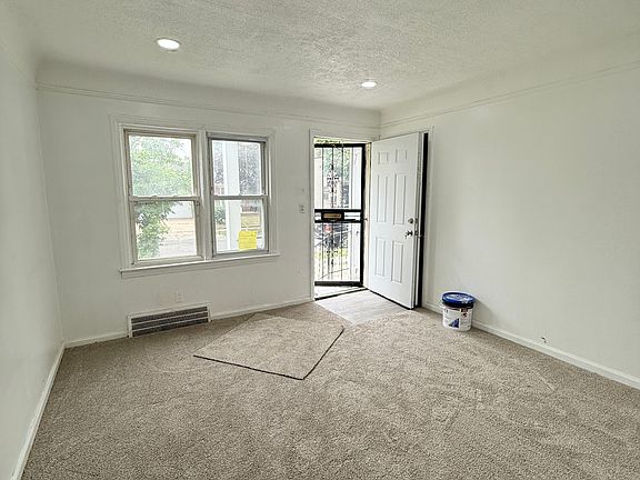 4th image of 429 Frazier St