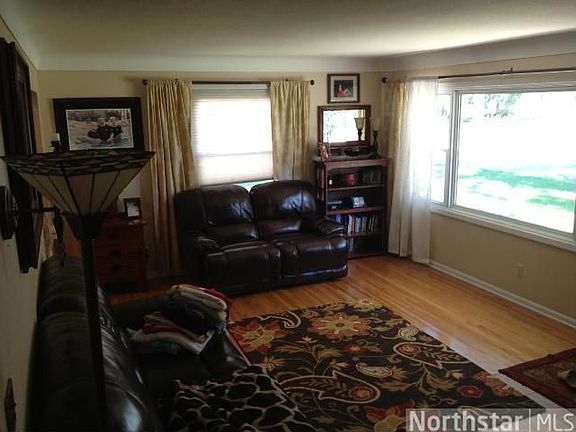 5th image of 399 Bernard St E
