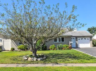 12 Collins Rd, Glen Cove, NY 11542