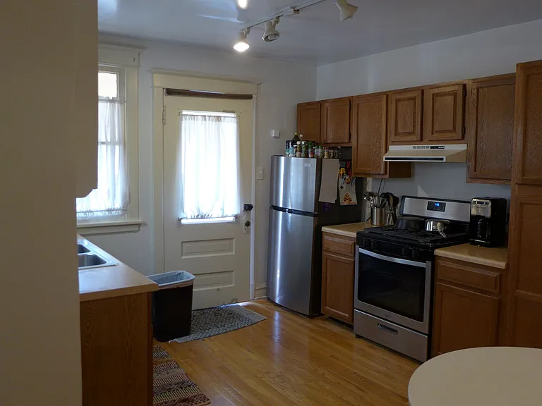 136 Elgin Ave — Photo 6