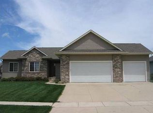 840 Hemlock Ct, Robins, IA 52328