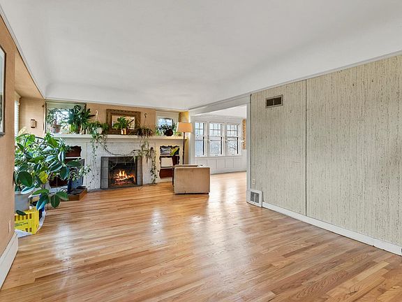3rd image of 7131 Milwaukee Ave