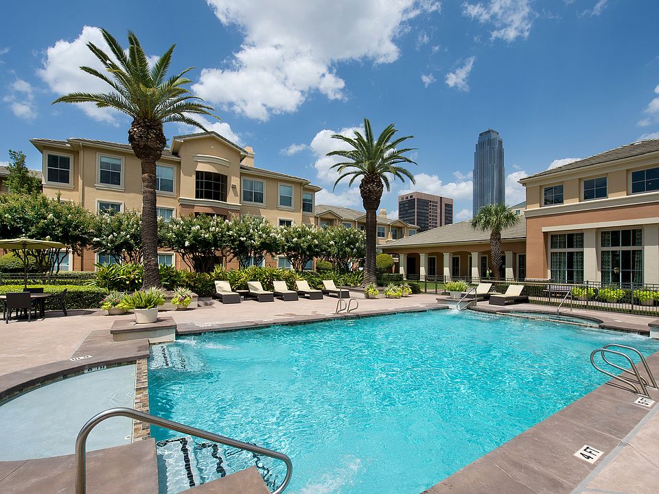 Gables Metropolitan Uptown Swimming Pool