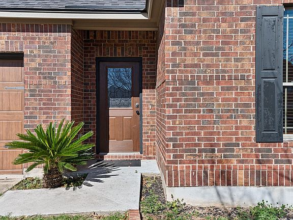 5th image of 1244 Yellow Iris Rd