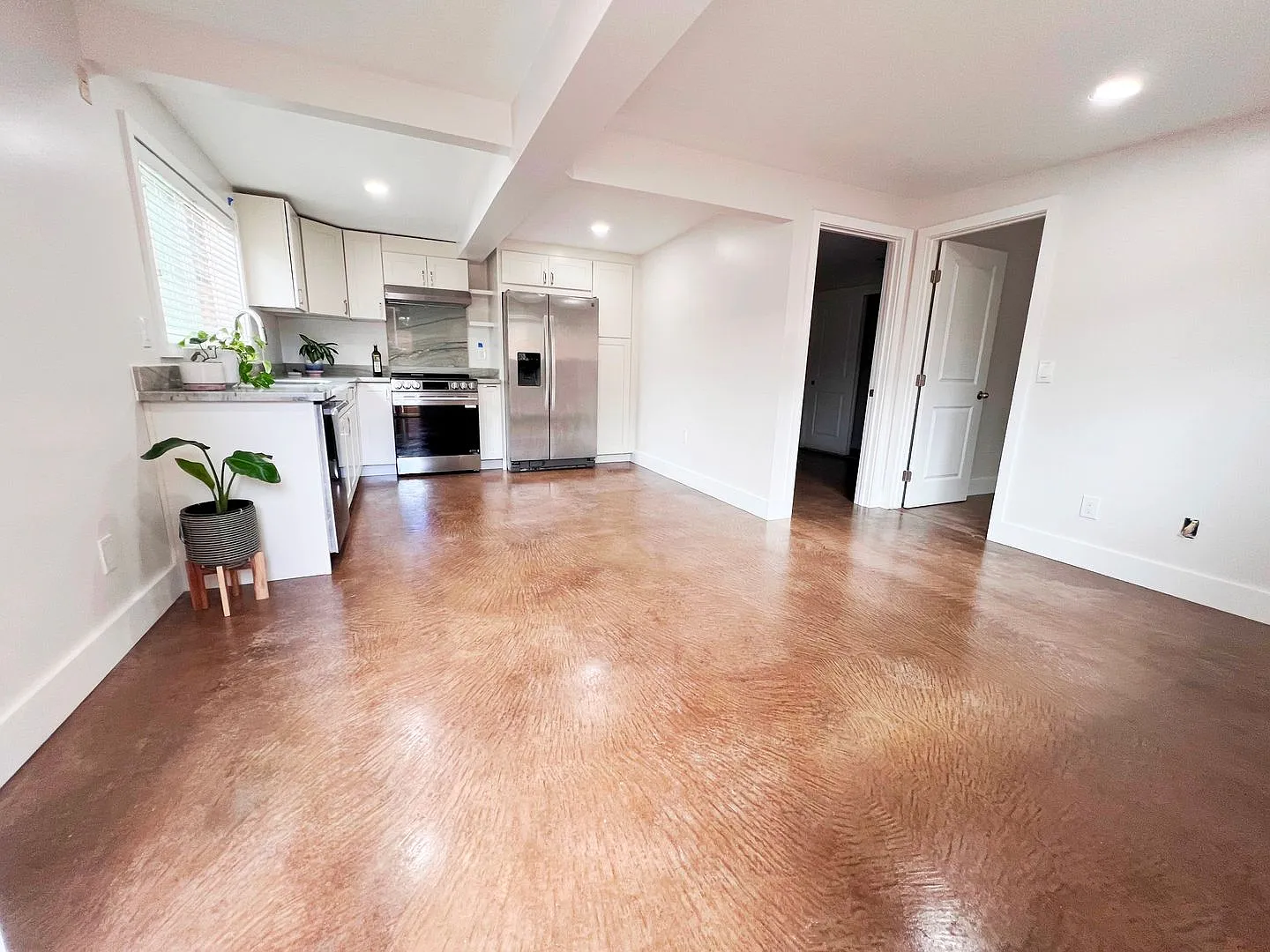 Renovated 2 bed, 1 bath Duplex Home in Waialua — Photo 3