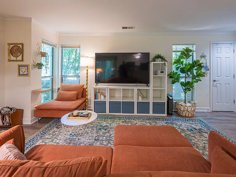 2500 Cranbrook Ln #10 — Photo 2