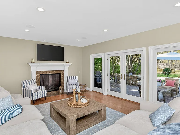 37 Squires Blvd — Photo 11