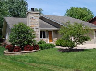 30W276 Ridgewood Ct, Warrenville, IL 60555