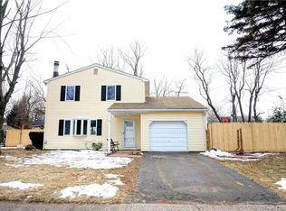 122 Flower Dr, Hamden, CT 06518