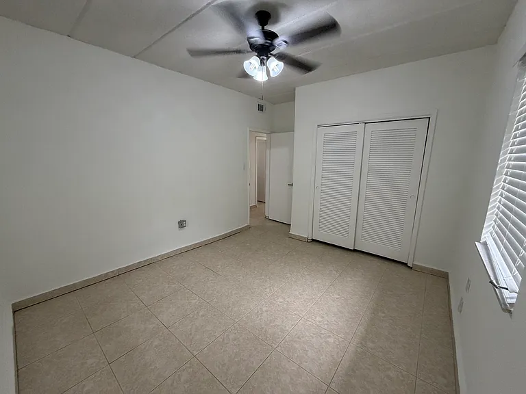 1120 NW 30th Pl — Photo 12