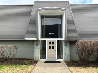 805 La Fontenay Ct, Louisville, KY 40223