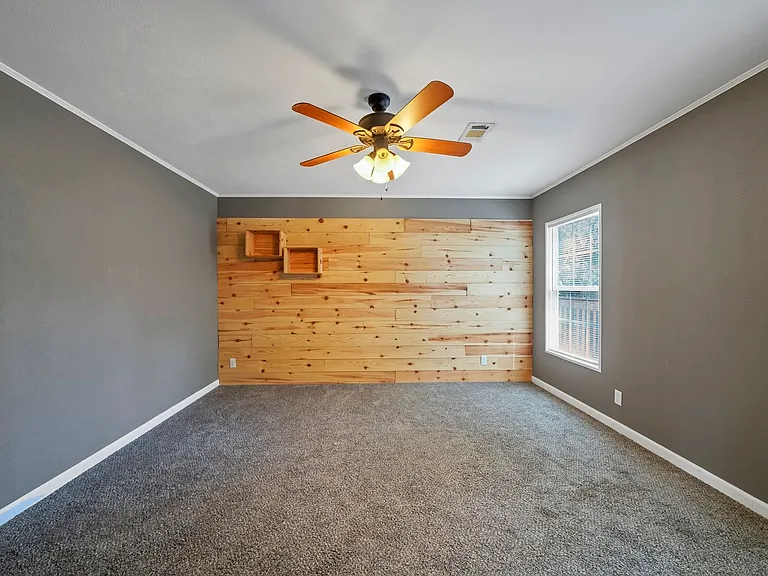 483 Howard St — Photo 8
