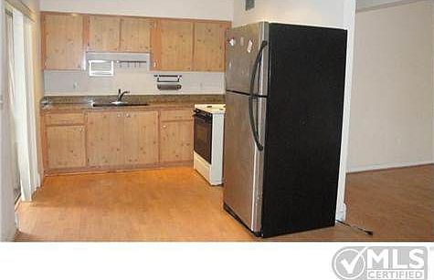 4th image of 2278 Sherwood Forest Blvd
