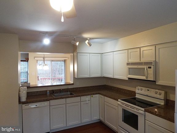 4th image of 112 Kings Crest Dr
