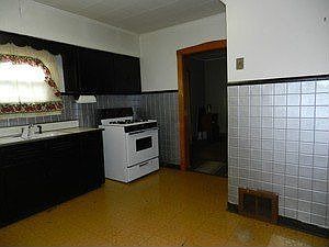 3rd image of 2706 W 99th St