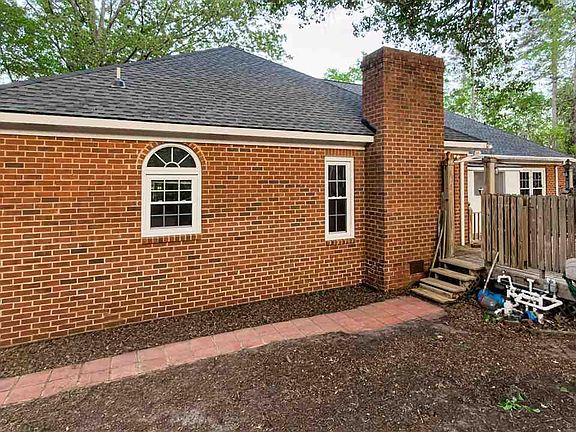 4th image of 708 Yorkshire Ct