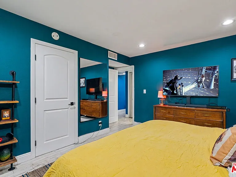 2700 Cahuenga Blvd #1203 — Photo 21