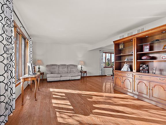 4th image of 13050 Meadowlark Ct