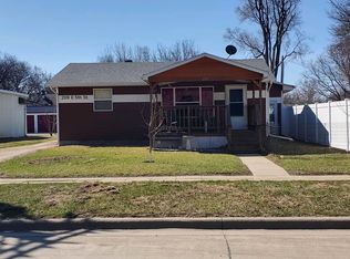 209 E 5th St, Freeman, SD 57029