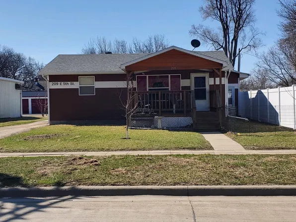 209 E 5th St, Freeman, SD 57029