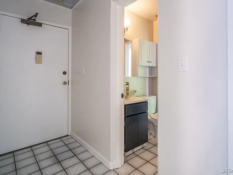 2499 Kapiolani Blvd #3800 — Photo 6
