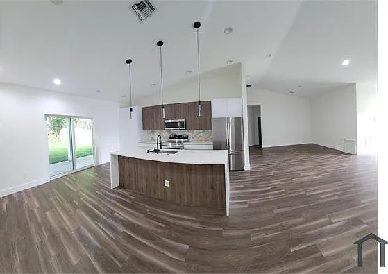 6501 Las Palmas Way — Photo 7