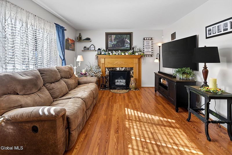 3rd image of 155 Willow Lane