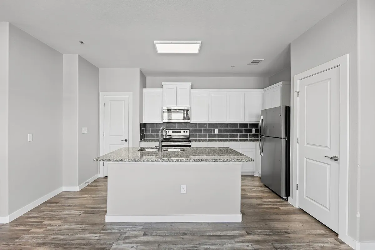 Unit Photo - 201 E 5th St