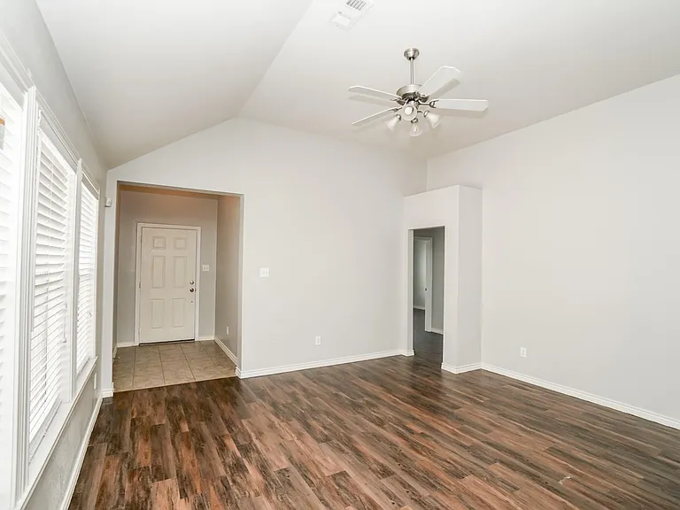 8826 Tucker St — Photo 4