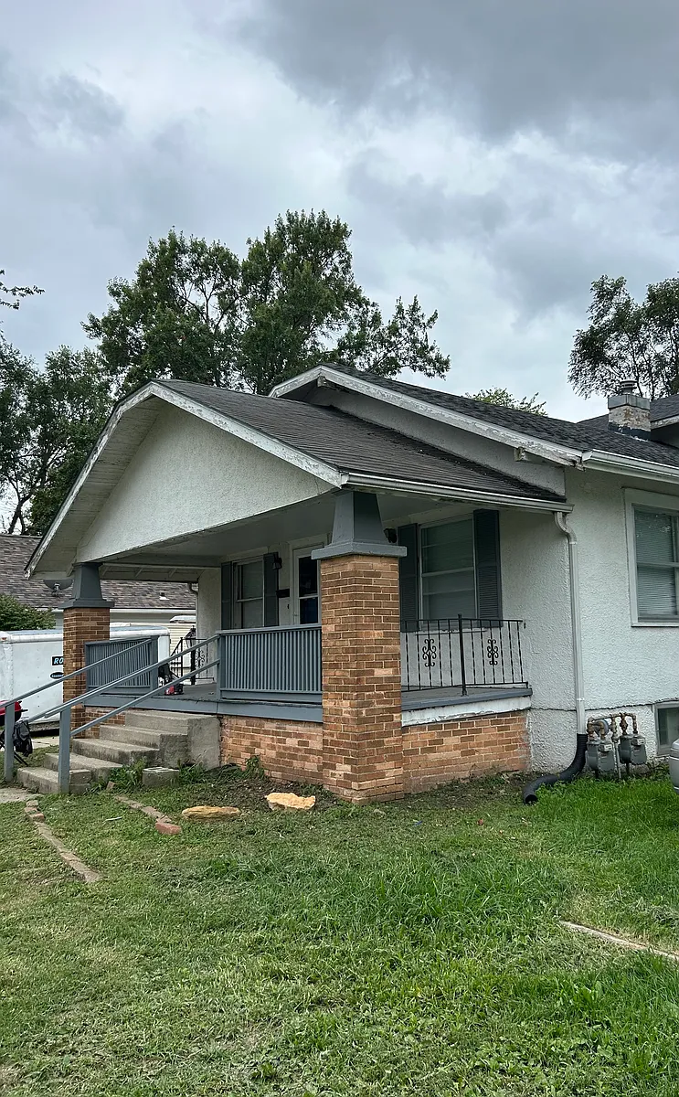 Side view of duplex - 507 N Ellsworth Ave
