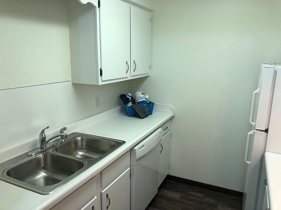 1st image of 5280 Oakridge Dr #8