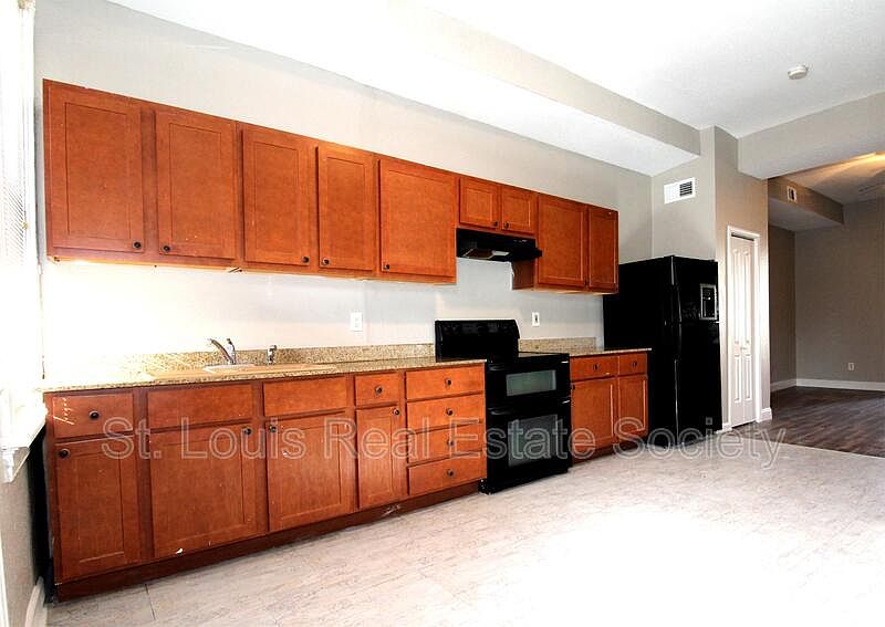 1st image of 2700 Chippewa St APT 2W