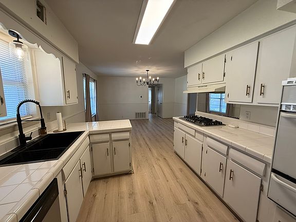 5th image of 2206 12th St
