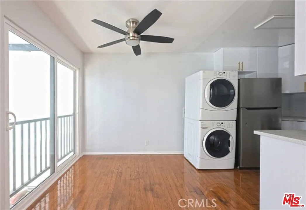 2 bed, 2.0 bath, 950 sqft, $2,996 — Photo 4