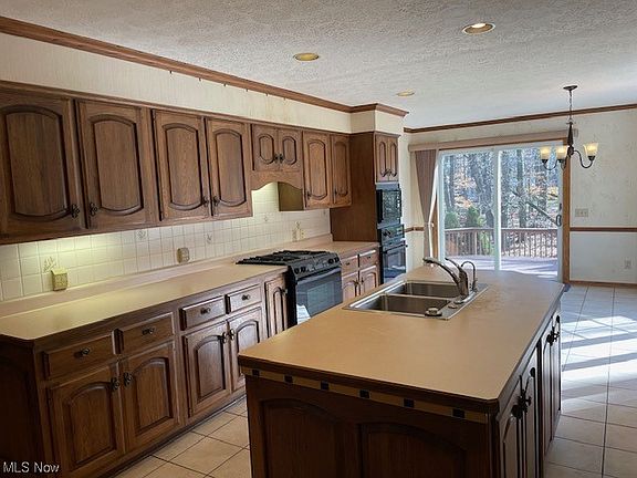4th image of 1348 N Union Ave