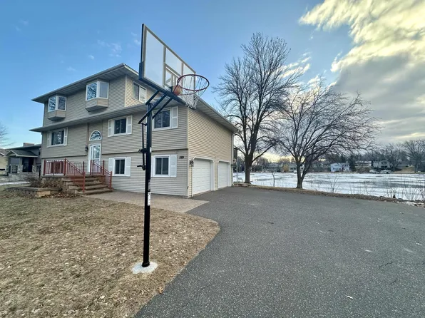 1189 11th St SE, Forest Lake, MN 55025