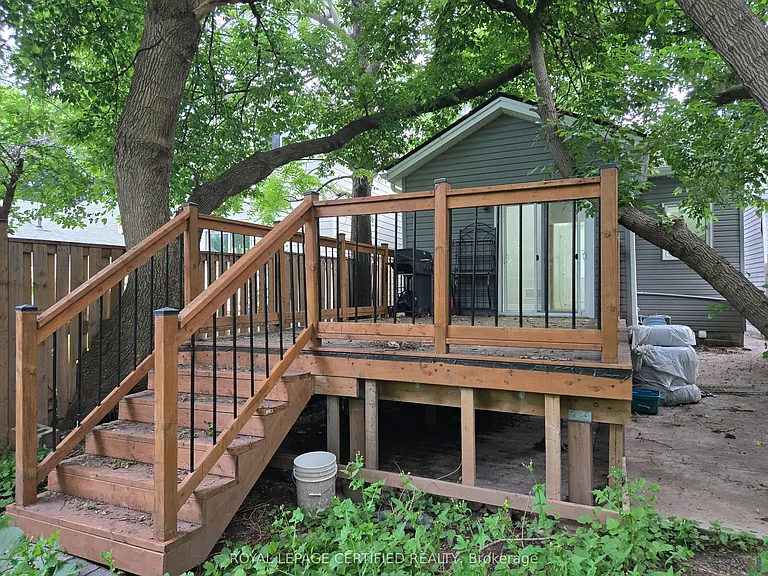 195 Picton St E — Photo 16