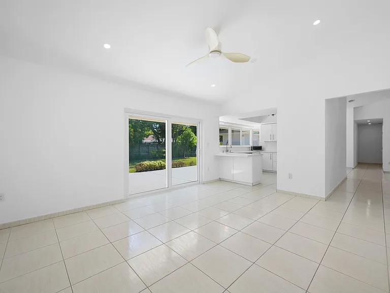 9515 SW 118th Ct — Photo 11