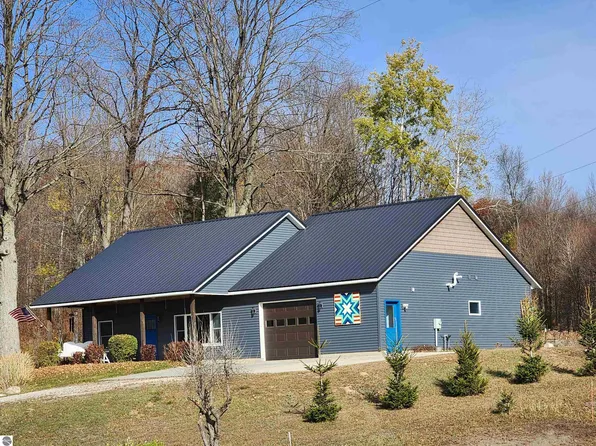 23736 110th Ave, Tustin, MI 49688