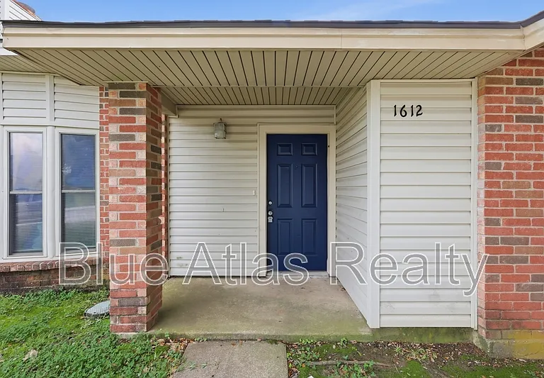 1612 Hunterwood Dr — Photo 2