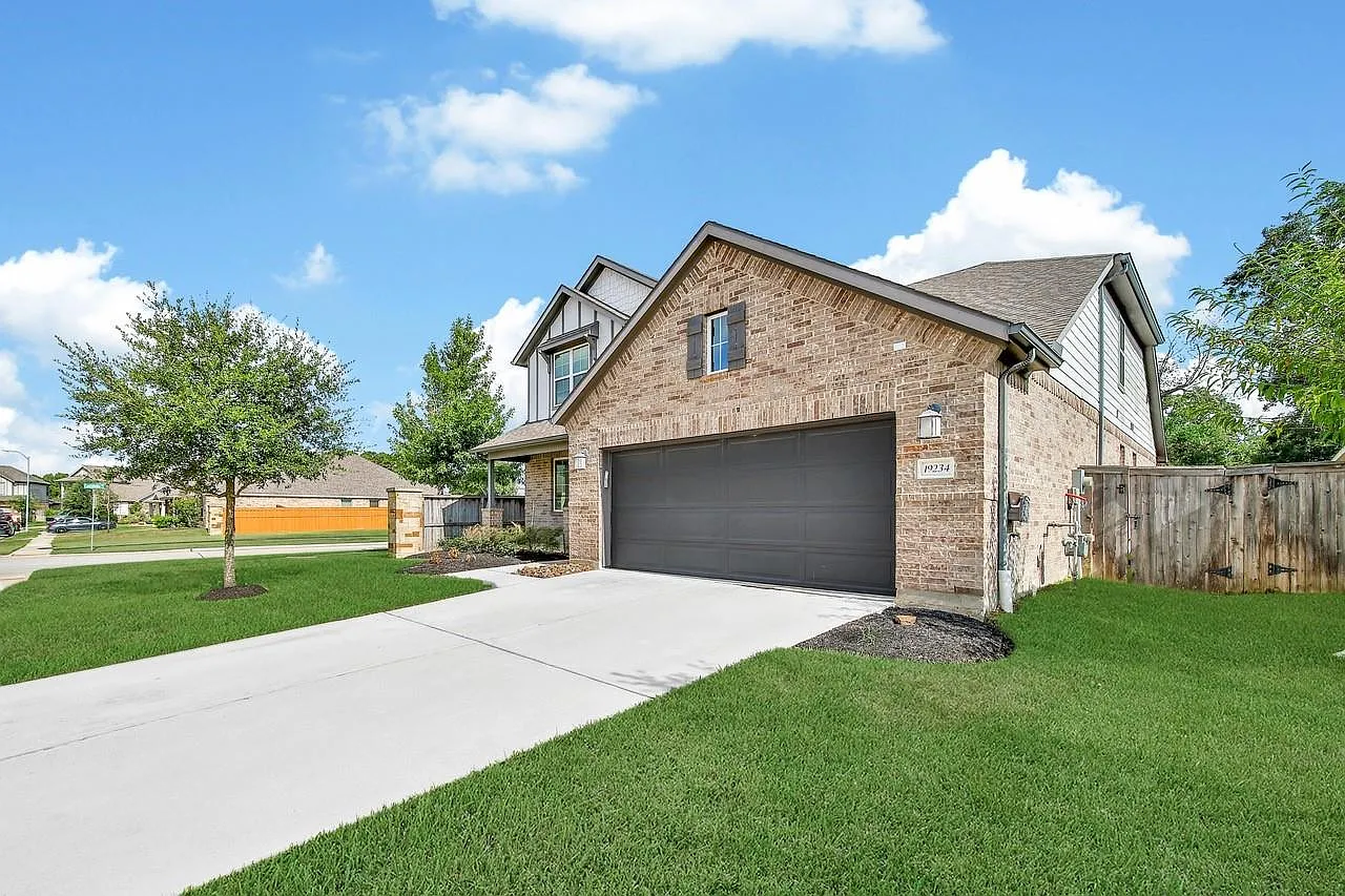 4 bed, 3.0 bath, 2804 sqft, $2,995 — Photo 4