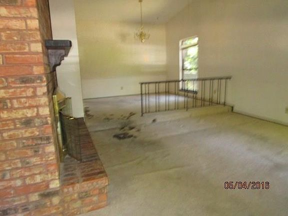 2nd image of 729 Woodlawn Dr