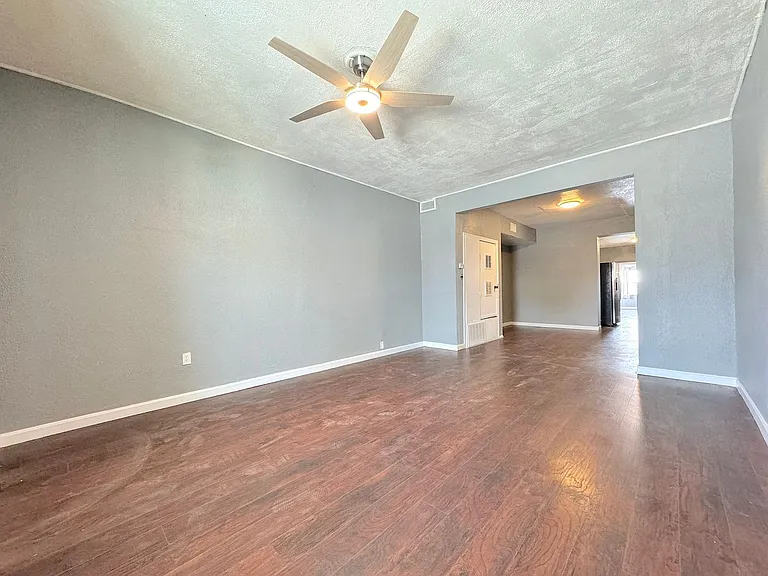3906 Tularosa Ave — Photo 6