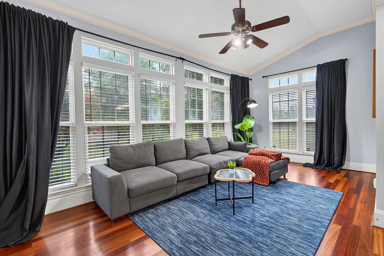 6 bed, 3.0 bath, $5,493 — Photo 4