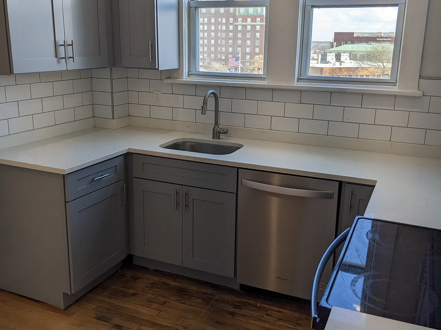 2 bed, 880 sqft, $2,000 — Photo 2